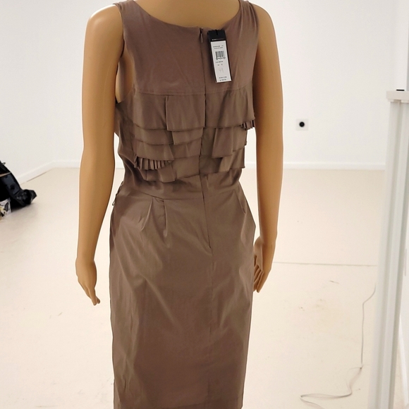 Lovely NWT BCBG summer dress size 12 missing belt and small mark under ruffle - Picture 3 of 8